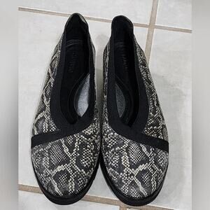 Nurture by Lamaze Kizzie Black Animal Print leather Slip On Comfort Shoes‎ 6.5